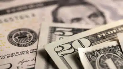 Dólar em Alta: EUA e Irã Geram Alerta e Tarifas de Trump Turbinam Mercado!