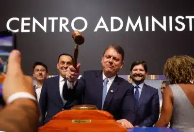 Tarcísio de Freitas Ignora Preocupações e Garante Sede em SP Apesar de Desapropriações