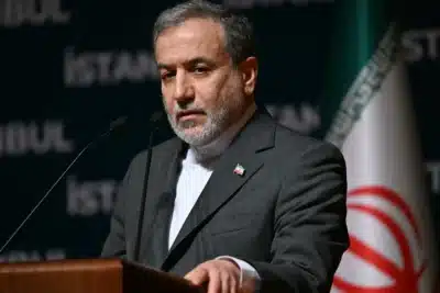 Irã e EUA se encontram em Genebra: negociações tensas e futuro do programa nuclear em jogo!