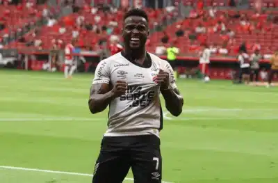 Athletico-PR x Foz do Iguaçu: Furacão Busca a Surpresa no Jogo de Ida do Paranaense!