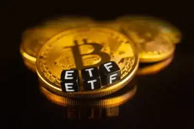 ETFs de Bitcoin: Recuperação Surpreendente Atrai US$ 371 Milhões e Revela Novo Cenário!