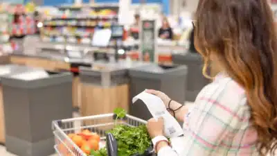 Inflação dispara em janeiro: combustíveis e saúde lideram alta no Brasil!