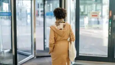 Mulheres Abandonam em Massa o Mercado de Trabalho Americano em 2025!