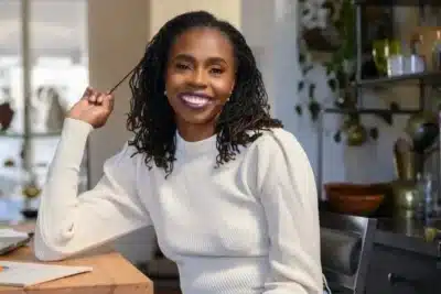 Enfermeira Obstetra Gastou US$ 1 Milhão em Dívidas Apesar de Ganhos de US$ 200 Mil!