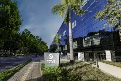 Totvs: IA e Estratégia Defensiva em Meio a Desafios no Mercado de Software em 2026