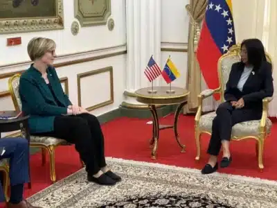 Missão Americana em Caracas: Busca por Benefícios Mútuos e Rumo à Democracia!