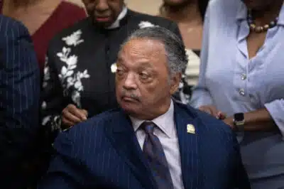 Reverendo Jesse Jackson: Ícone dos Direitos Civis Falece aos 84 Anos – Um Legado Inesquecível!