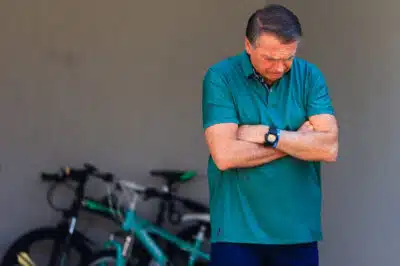 STF em crise? Bolsonaro busca prisão domiciliar com apoio de 5 ministros!