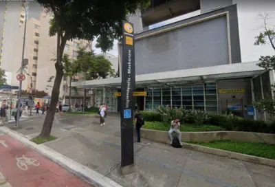 Ataque Horrível com Facas em SP: Jovens Vítimas de Possível Homofobia!