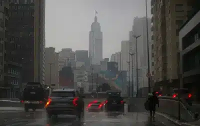 Alerta Máximo em SP: Chuvas Tormentosas e Ventos Destrutivos Ameaçam Capital!