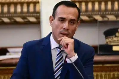 Parlamento peruano destitui Jerí: crise política e eleições se aproximam!