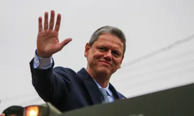 Tarcísio de Freitas impulsiona PT com R$ 107 milhões em emendas surpreendentes!