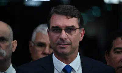 Flávio Bolsonaro Desafia Direita e Apresenta Proposta Radical para 2026