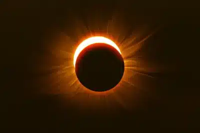 Eclipse Anular: “Anel de Fogo” Deslumbrará Observadores em Áreas Específicas!