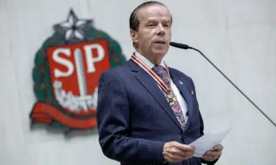 Pastor Elias Cardoso Detona com Críticas e Recebe Homenagem Polêmica na Alesp