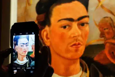 Frida Kahlo: Ícone Global e a Construção da Imagem que Conquistou o Mundo!