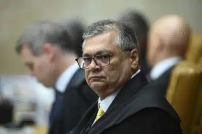 STF Suspende “Penduricalhos” e Desata Guerra Política com Decisão Urgente!