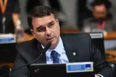 Senador Flávio Bolsonaro Lança Ataque à Reeleição Presidencial!