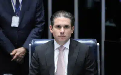 Hugo Motta Lança PEC 6×1 na Câmara: Redução da Jornada e Fim da Escala!