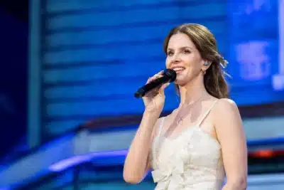 Lana Del Rey Surpreende com “White Feather Hawk Tail Deer Hunter” – Novo Álbum “Stove” Chega em Breve!