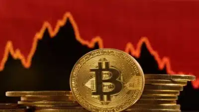 Bitcoin em Queda: Medo e Liquidações Dominam Mercado Financeiro em 2026!