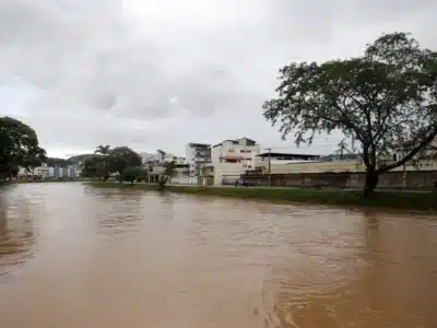 Chuva Devastadora Inunda Fábrica de Meias em MG: Prejuízo de R$ 600 Mil!