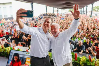 Lula muda jogo: Camilo Santana sai da briga no Ceará e causa impacto!