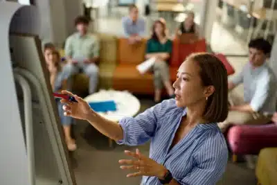 Startups Brasileiras em Crise: Investidores Evitam e Especialistas Revelam Estratégias!