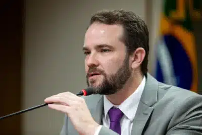 Governança Busca Subsídio de Combustível com Governadores em Meio à Crise Internacional