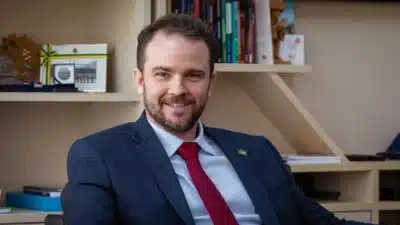 Governo lança plano ousado para acabar com a dívida das famílias!