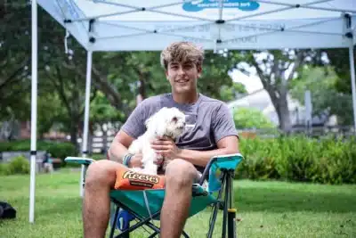 Erro na UA impulsiona pet sitter para sucesso e revela Geração Z empreendedora