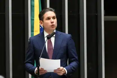 Hugo Motta acelera emenda que obriga jovens a responder por crimes a partir de 16 anos