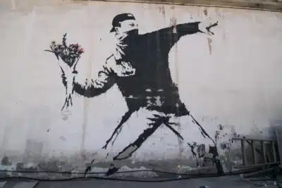 Banksy: Revelação Explosiva! Reuters Aponta Identidade Surpreendente!
