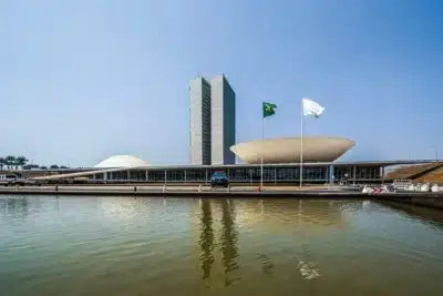 Senadora Lobato Aprova Lei Crucial Contra Misoginia – Câmara em Resistência!