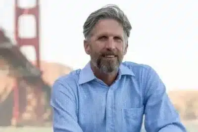 Peter Thompson: Ex-investidor e Stanford revoluciona mercado com US$390 milhões