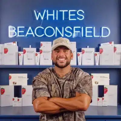 Whites Beaconsfield: Jovem Empreendedor Transforma US$ 400 em Multimilionário no TikTok!