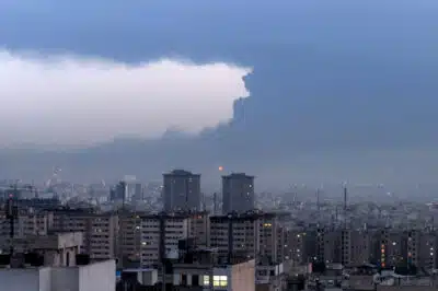 Teerã em Crise: Ataque Devasta Infraestrutura e Causa Pânico Apocalíptico!