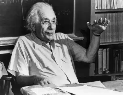 Gravidade: Relógio do Universo Revela Segredos Sobre a Passagem do Tempo