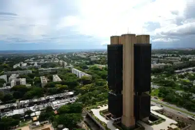 Banco Central eleva projeção do IPCA para 2026 e alerta para riscos globais