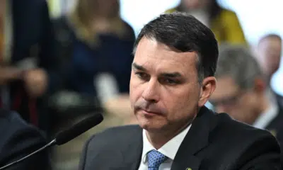 Flávio Bolsonaro Passa por Cirurgias Urgentes e Prepara Campanha Presidencial