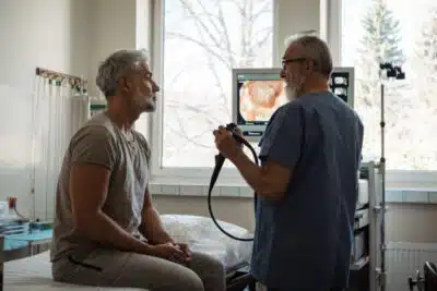 Câncer Colorretal: Alerta Silencioso em Jovens! Sintomas Ignorados Podem Ser Fatais