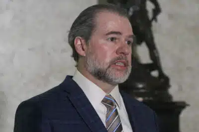 Toffoli Renuncia à CPI do Master: Imprensa Expõe Conflito de Interesses!