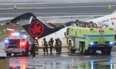 Avião e Bombeiro se Encontram em Tragédia no LaGuardia: Horror na Gravação!
