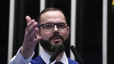 Senador Convocará Namorada do CEO do Master em CPI do INSS: Revelações Urgentes?