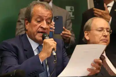 Flávio Bolsonaro vs. Lula: PL Define Cenário Explosivo para 2026!