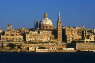 Malta Oferece Fortuna para Motoristas Abandonarem Volante em Plano Bizarro