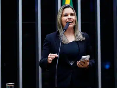 Clarissa Tércio e o PL: Rumores apontam para vice de Flávio Bolsonaro?