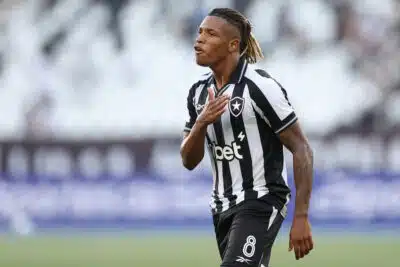 Botafogo e Coritiba empatam no Nilton Santos: Veja o que muda no Brasileirão!