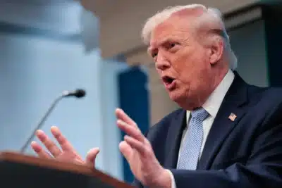 Trump diz que Irã buscou diálogo; EUA ameaçam bloqueio no Estreito de Ormuz