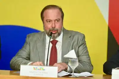 Etanol na gasolina sobe para 32&percnt;: o que muda para o Brasil em 2026?